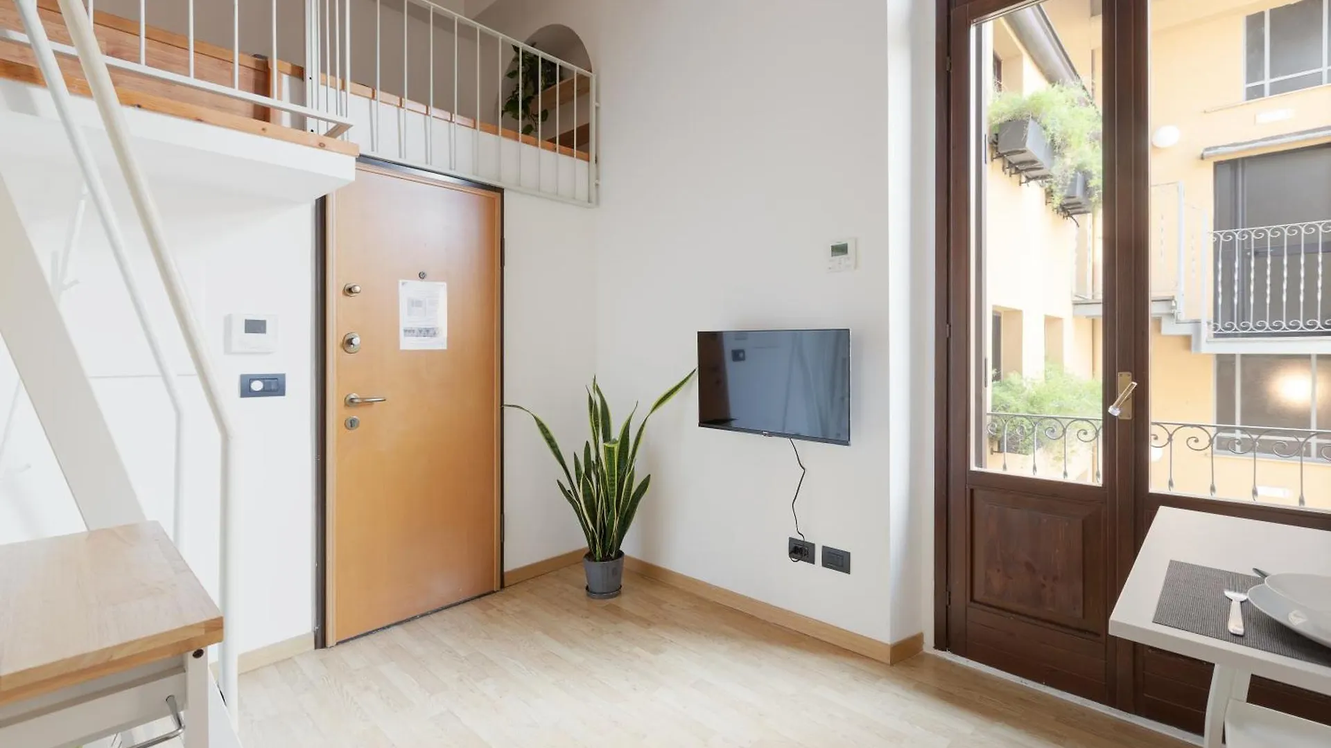 Milano Magenta Long Let Apts Milan