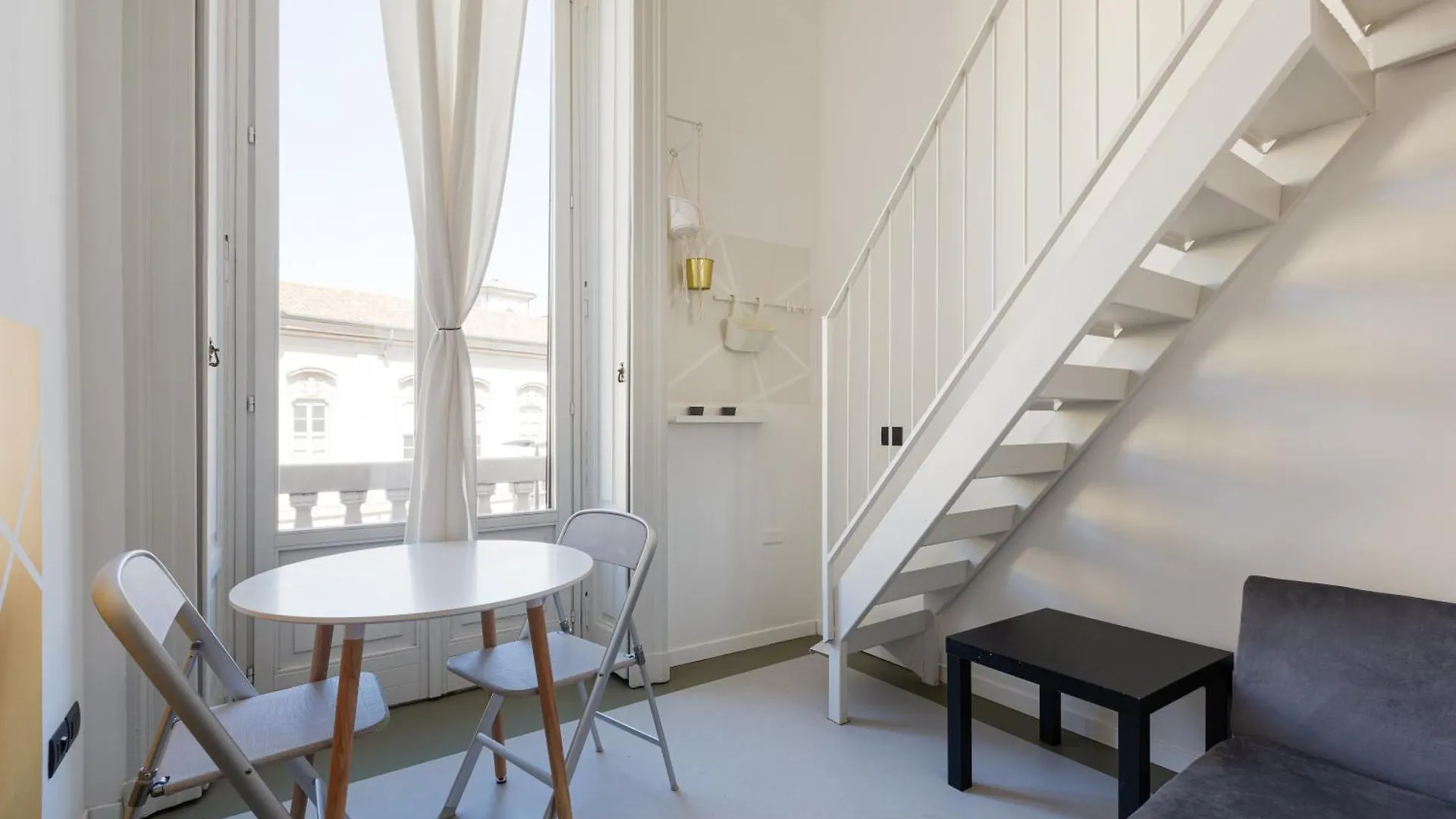 Milano Magenta Long Let Apts 0*, Milan